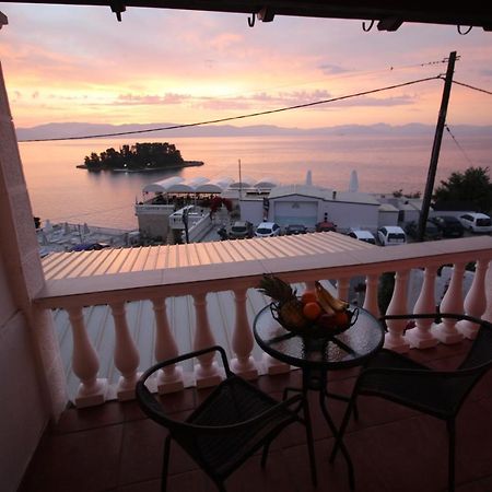 Batis Breeze Bed & Breakfast เปรามา ภายนอก รูปภาพ