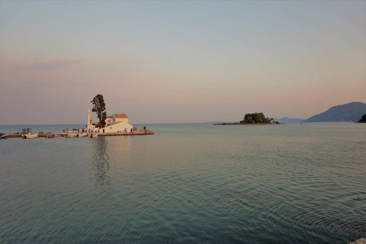 Batis Breeze Bed & Breakfast เปรามา ภายนอก รูปภาพ