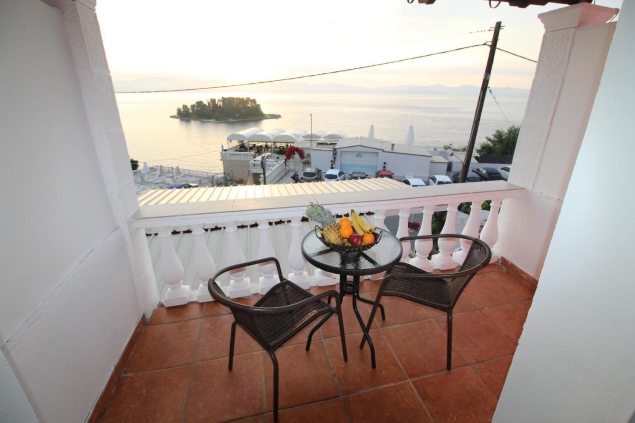 Batis Breeze Bed & Breakfast เปรามา ภายนอก รูปภาพ