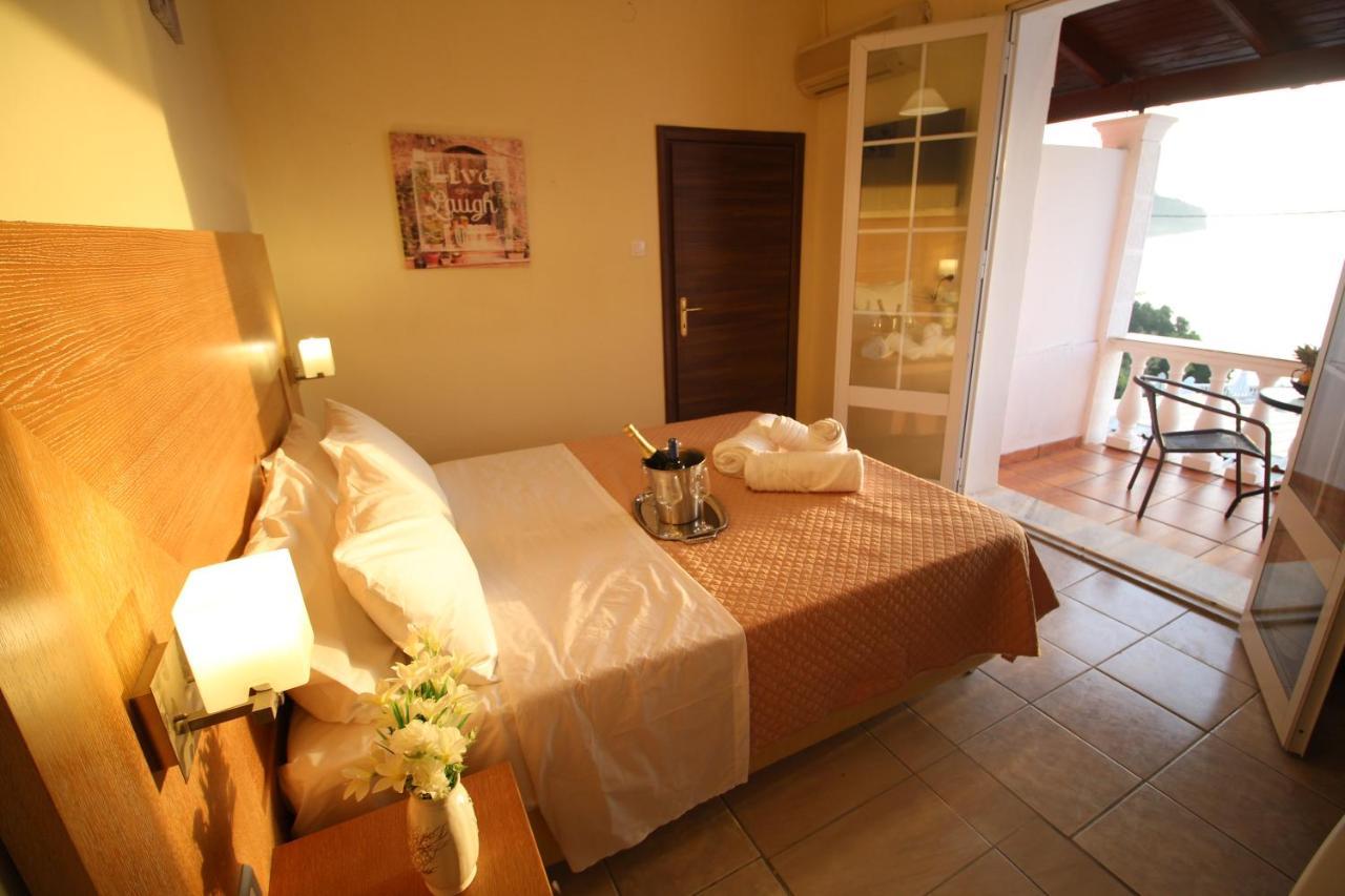 Batis Breeze Bed & Breakfast เปรามา ภายนอก รูปภาพ