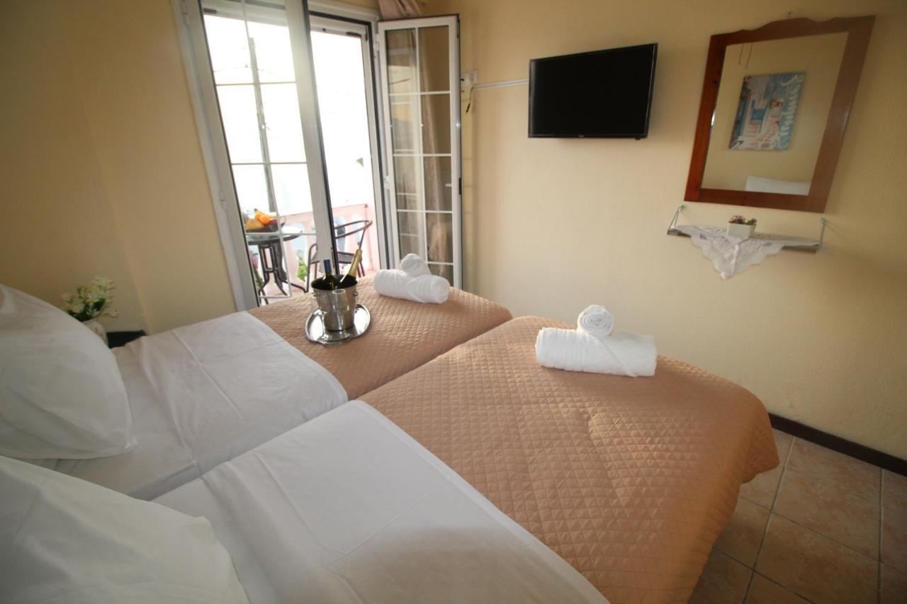 Batis Breeze Bed & Breakfast เปรามา ภายนอก รูปภาพ
